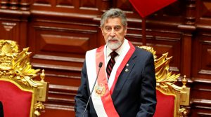 Francisco Sagasti juró como presidente del Perú