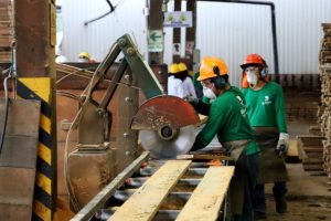 Trabajadores que laboren el 1 de mayo recibirán triple remuneración