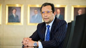 Leonardo López: «Se debe dictar ley para pago de deuda tributaria en controversia»