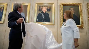 CCL devela retrato de la past president Yolanda Torriani