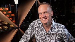 El crítico de vinos Tim Atkin visitará el Perú