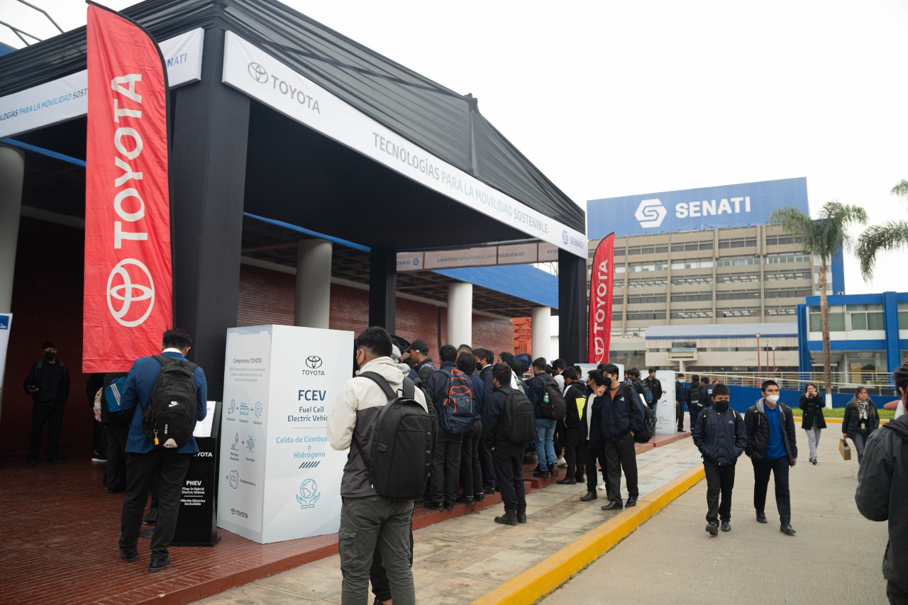Toyota Mirai, vehículo propulsado a hidrógeno y otros modelos electrificados fueron presentados por primera vez en SENATI