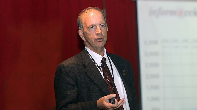 “Ante fracaso de descentralización, se debe crear organismos autónomos que gestionen con eficiencia”