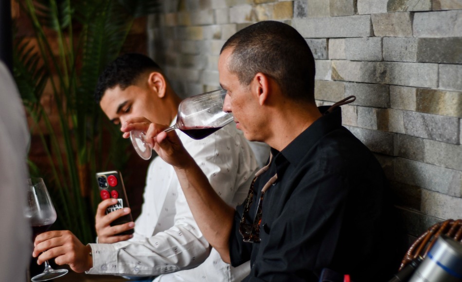 Grupo Tabernero culmina con gran éxito su taller de vinos para clientes