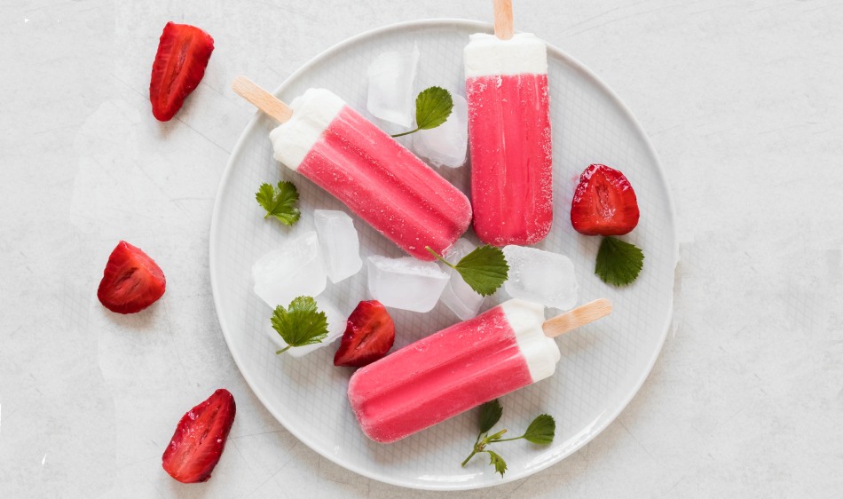 Te enseñamos a preparar paletas de fresa de Yogurt súper fácil