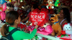 Empresarios optimistas por campaña del Día de la Madre