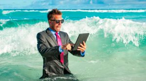 ¿Trabajando en vacaciones?: 4 consejos para organizar el descanso de tus colaboradores