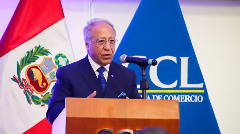 El Foro Internacional de Educación 2024 abordó la crisis educativa en Perú, destacando que el 98 % de los estudiantes de secundaria tiene bajo rendimiento en matemáticas y el 84 % carece de comprensión lectora.