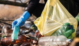 El peso del plástico: Un llamado a la acción sostenible