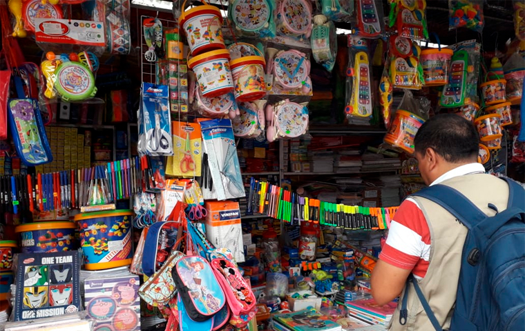 Útiles escolares en Mesa Redonda oscilan entre los S/500 y S/180