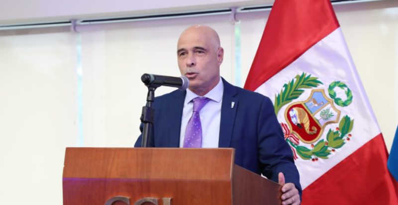 Presidente provisional del Senado de Argentina visitó la CCL