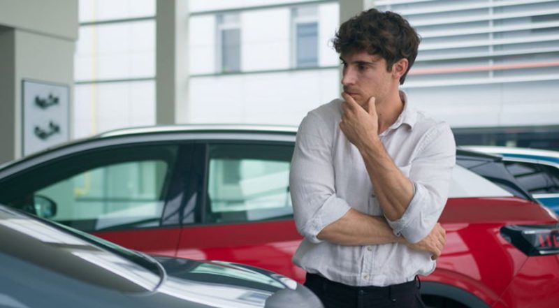 Cómo evitar problemas legales si compras un vehículo usado