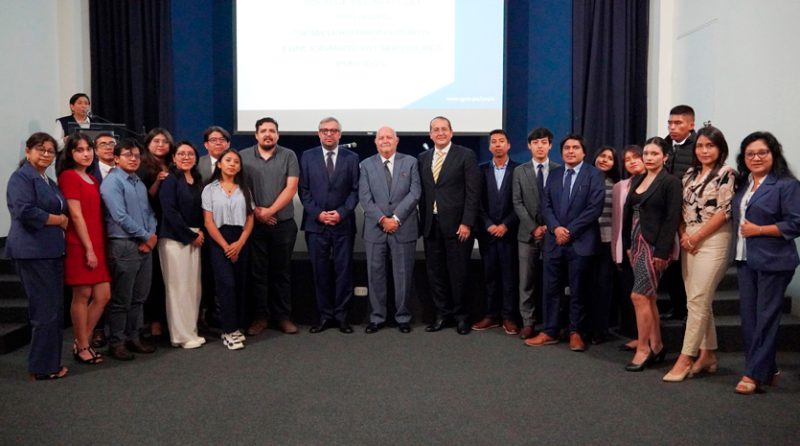Jóvenes becarios de la Cámara de Comercio de Lima visitaron la ONPE