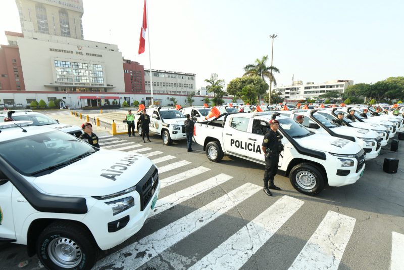 Mininter entrega nueva flota vehicular a la PNP para reforzar el patrullaje y lucha contra el crimen