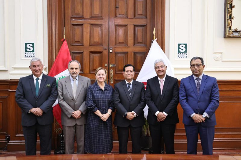 Presidente y representantes de la CCL se reunieron con el premier