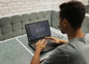 Productividad laboral: ¿Cómo la IA puede potenciar tu perfil profesional?