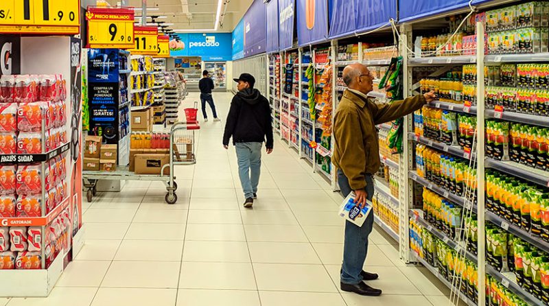 Consumo privado crecería 3,1% en el 2025, pero muestra señales de moderación