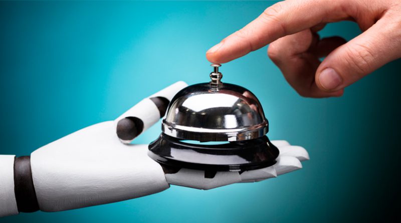 ¿Robot o recepcionista?: Chatbots hoteleros ganan terreno, pero aún no aprenden a sonreír