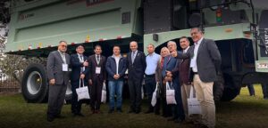 El camión minero híbrido RTH100 revoluciona la minería peruana en MAQ-EMIN 2025