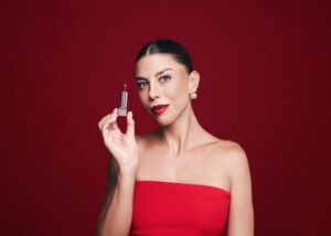 Día del labial: cómo elegir el tono rojo ideal para ti, según Natura