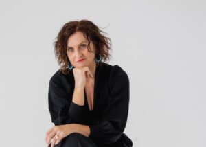 La autora bestseller Simone Milasas llega a Lima para cambiar la manera de ver los negocios y las finanzas