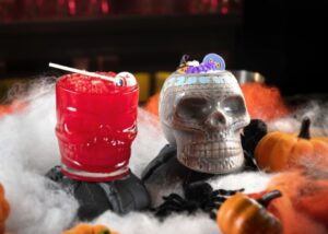 Lucky Seven Karaoke & Bar alista cocteles temáticos y concurso de disfraces por Halloween