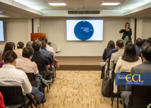 Asociados a la CCL fortalecen su conocimiento en gestión del cliente en conferencia magistral